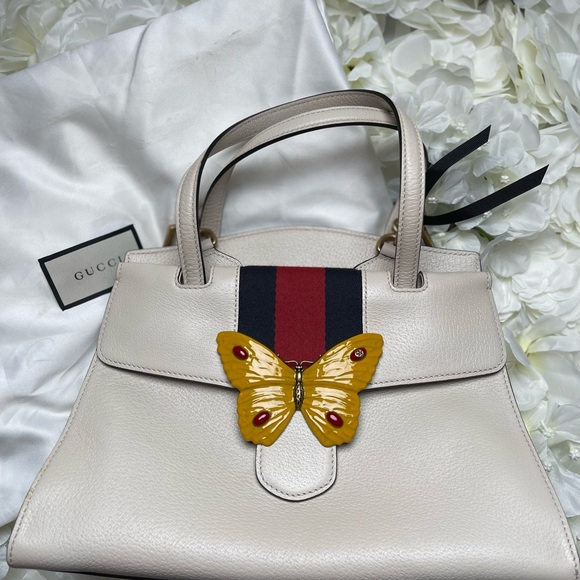 Gucci Linea Cream Leather Bag with Butterfly Accent and Original Gucci Strap - Picture 1 of 6